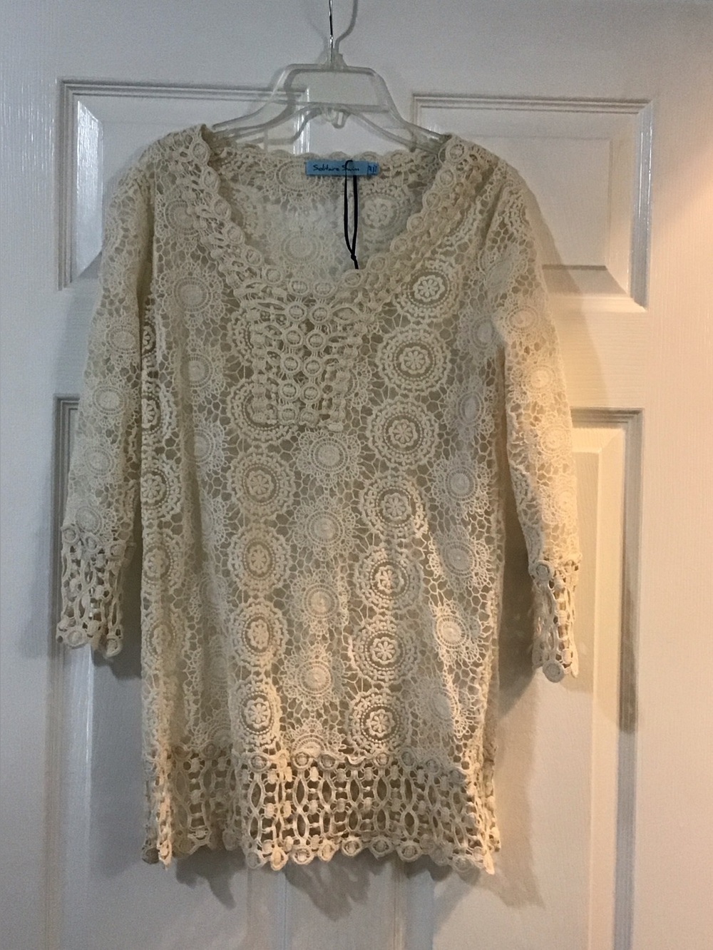 Cream Crochet Lace look 3/4 sleeve top.